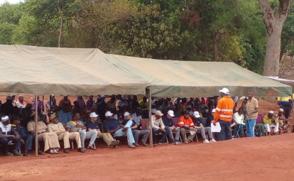 捐贈(zèng)拖拉機(jī) 修建儲(chǔ)水壩 馬里鋰礦項(xiàng)目公司積極支持社區(qū)發(fā)展1.png