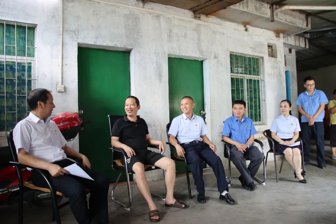 海南礦業(yè)黨委開展“七一”走訪慰問(wèn)活動(dòng)