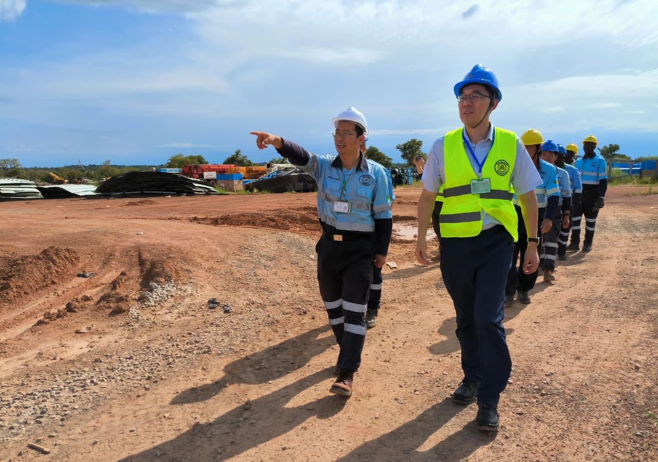 每日經(jīng)濟(jì)新聞：國投證券給予海南礦業(yè)增持評(píng)級(jí)，油氣鐵礦基本盤穩(wěn)健，鋰資源端投產(chǎn)在即